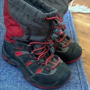 KEEN Kids' Black and Red Snow Boots